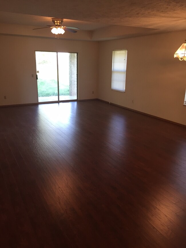 Building Photo - 3360 S Parkmont Ct