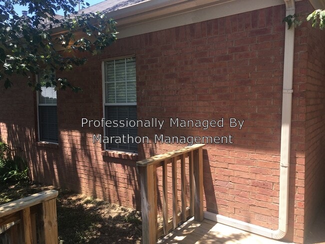 Building Photo - 8749 Eagle View Dr