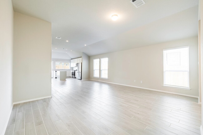 Building Photo - 105 Crescent St