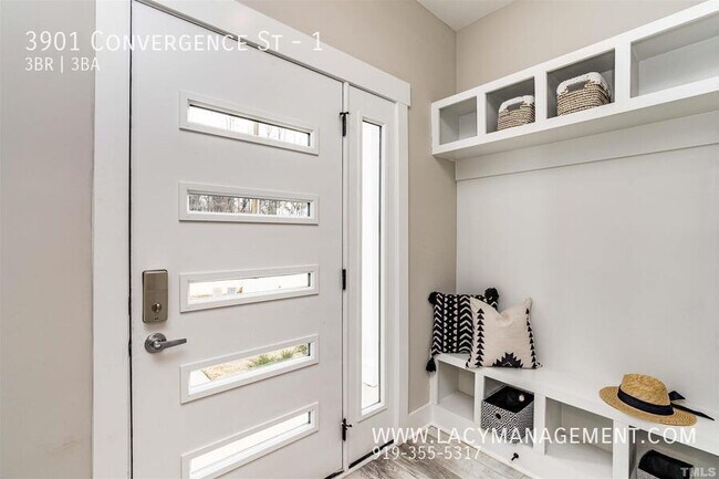 Foto del edificio - 3901 Convergence St