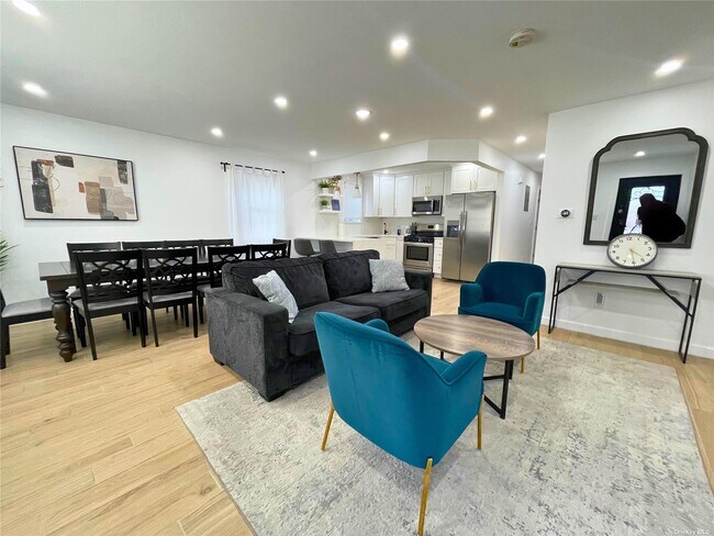 Foto del edificio - 127-03 152nd Ave