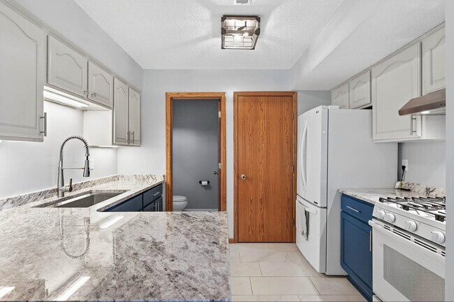 Foto del edificio - 4682 Lenore Ln