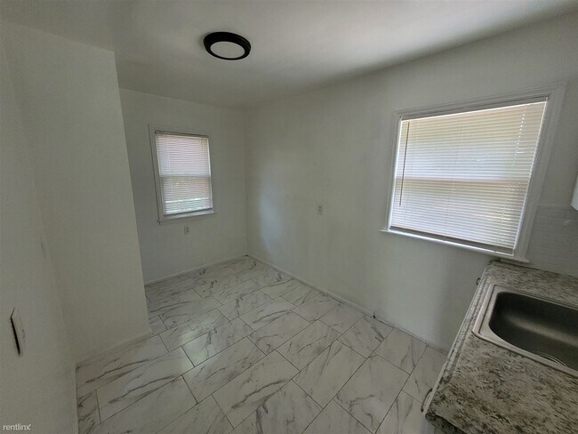 Building Photo - 3 br, 1 bath House - 18490 Faust Ave