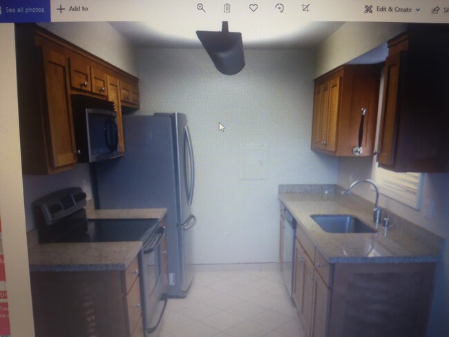 Building Photo - 200 Spyglass Pky