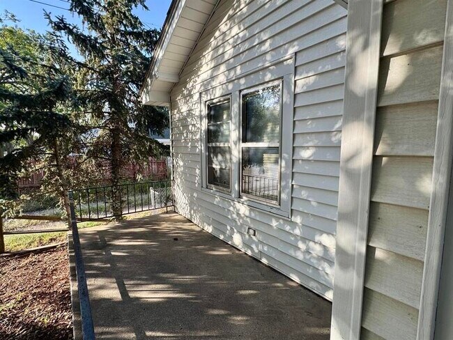 Foto del edificio - 1214 N Lincoln Ave