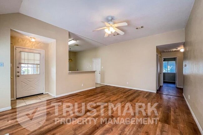 Building Photo - 2407 Armadillo Dr