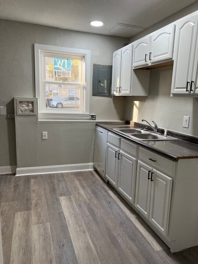 Foto del edificio - 4617 Langley Ave