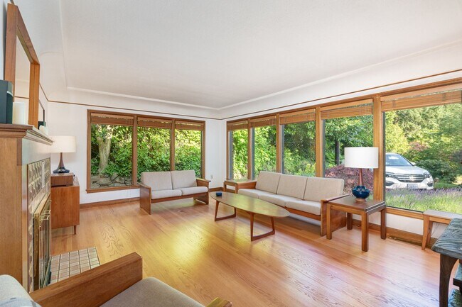 Building Photo - 4Bd/2Ba Seattle House