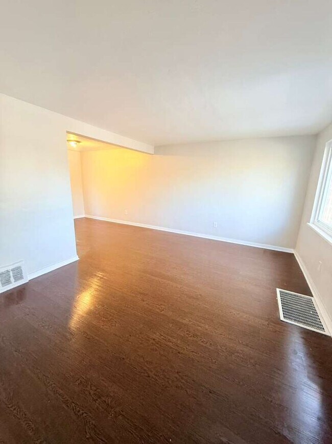 Foto del edificio - 2 Bedroom / 1 Bathroom House in Quiet Neighborhood