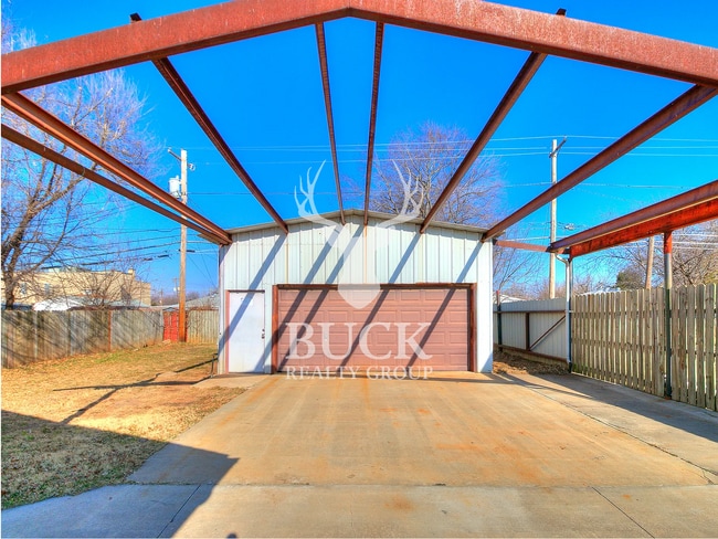 Building Photo - 211 E Harmon Dr