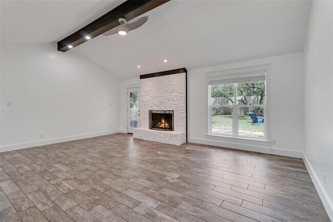 Foto del edificio - 13201 Fawn Valley Dr