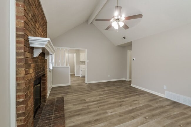 Foto del edificio - 5733 Crievewood Dr