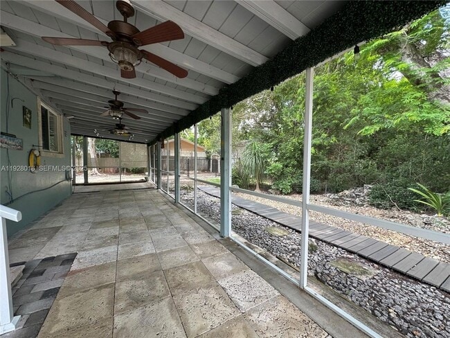 Foto del edificio - 349 Mahogany Dr