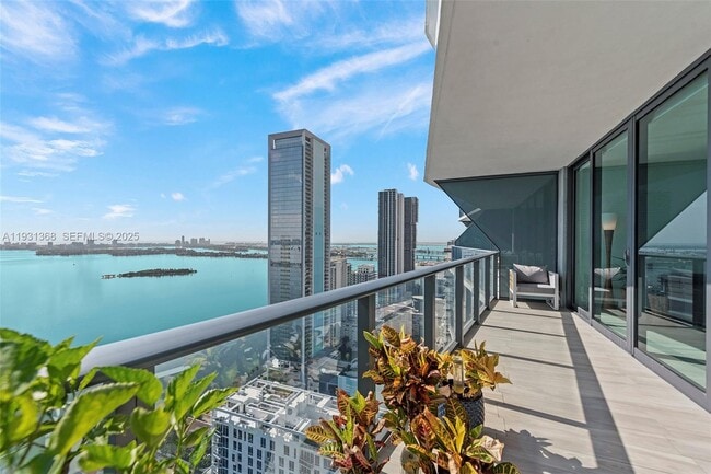 Foto del edificio - 460 NE 28th St