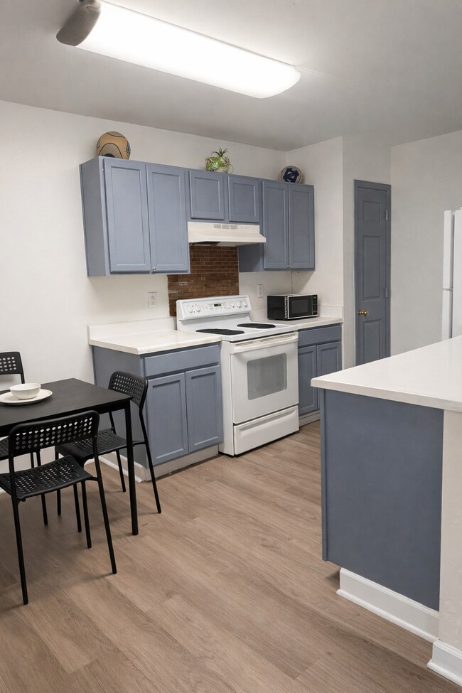 Foto del edificio - Private Room + Private Bath • No Deposit • Utilities Included • 14 Min to Center City