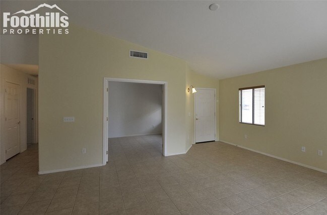 Foto del edificio - Rancho Del Lago newer subdivision.