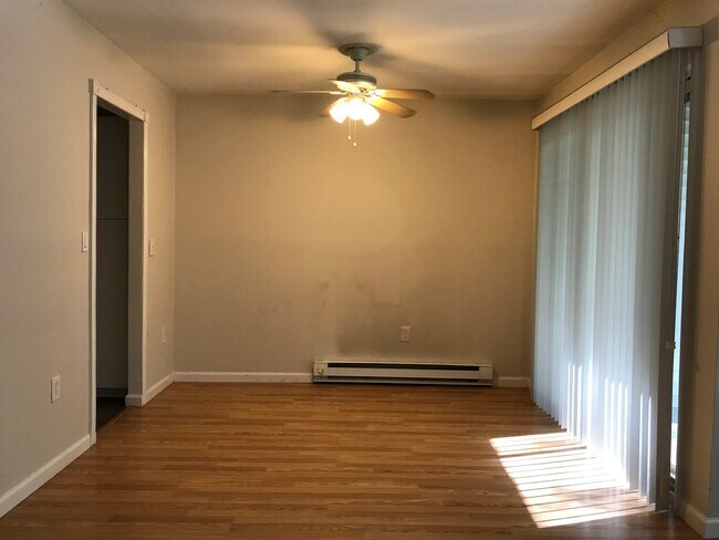 Dining room - 45 Scarborough Ln