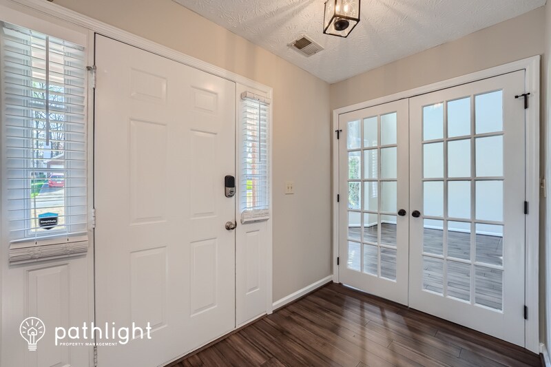 Primary Photo - 10930 Pinehigh Dr, Alpharetta, GA, 30022