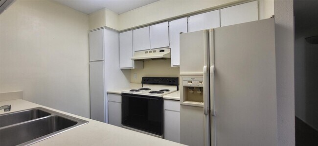 Foto del edificio - 2822 S Bartell Dr