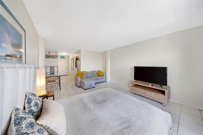 Foto del edificio - 7904 West Dr