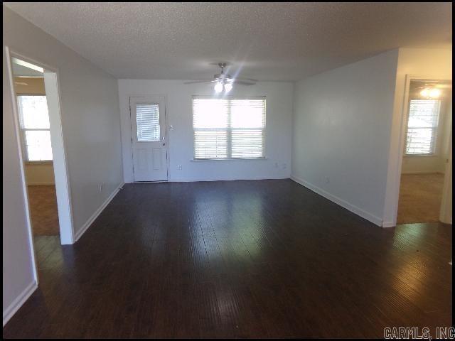 Foto del edificio - 4870 Tall Grass Dr