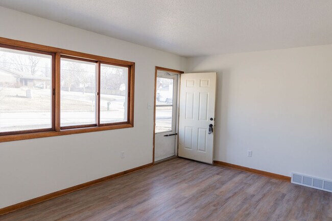 Building Photo - 417 Watrous Ave