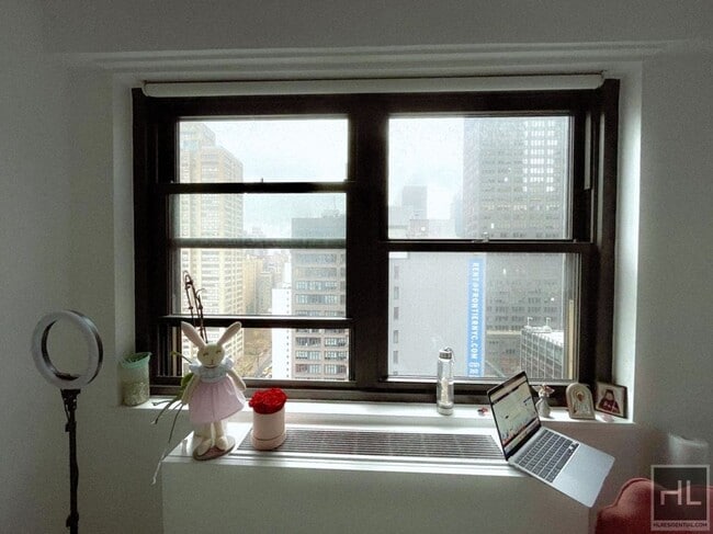 Building Photo - East 39th Street