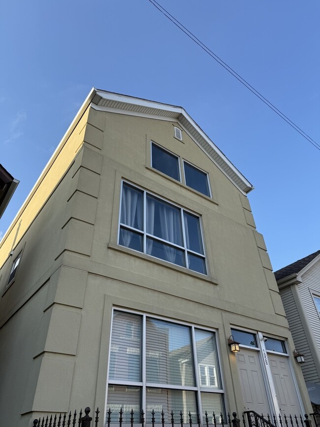 Building Photo - 1028 W 20th Pl
