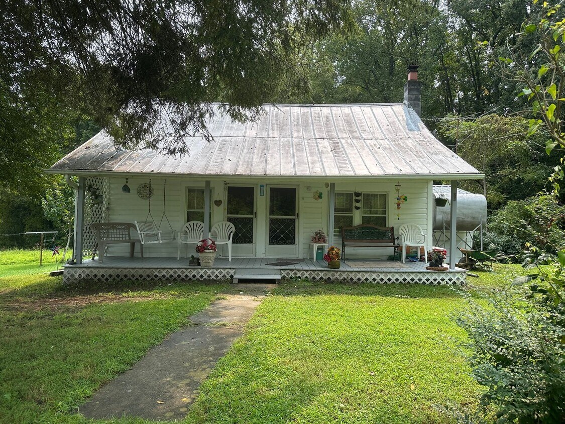 3 bedroom/1 bath house Fall Branch, TN - 3 bedroom/1 bath house  Fall Branch, TN