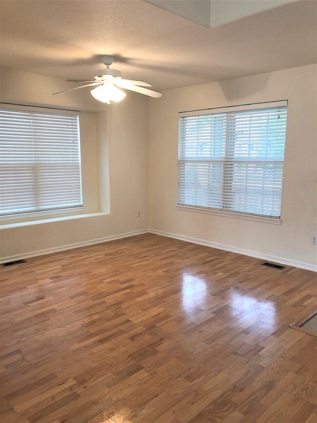 Foto del edificio - 3194 WILLOWRUN DRIVE