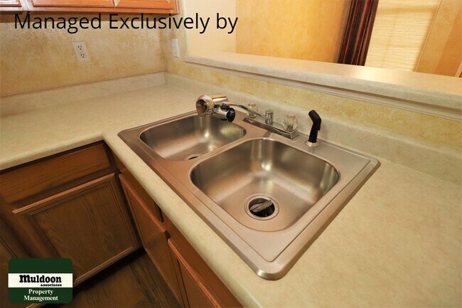 Foto del edificio - Northeast Pet Friendly Townhome!