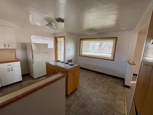 Building Photo - SV T 1824