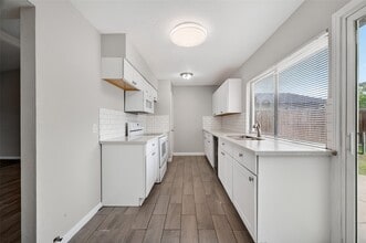 Building Photo - 14034 Lourdes Dr