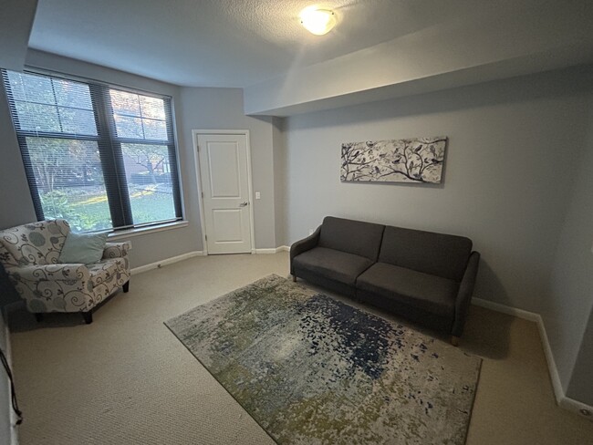 Photo - 1021 N Garfield St Apartment