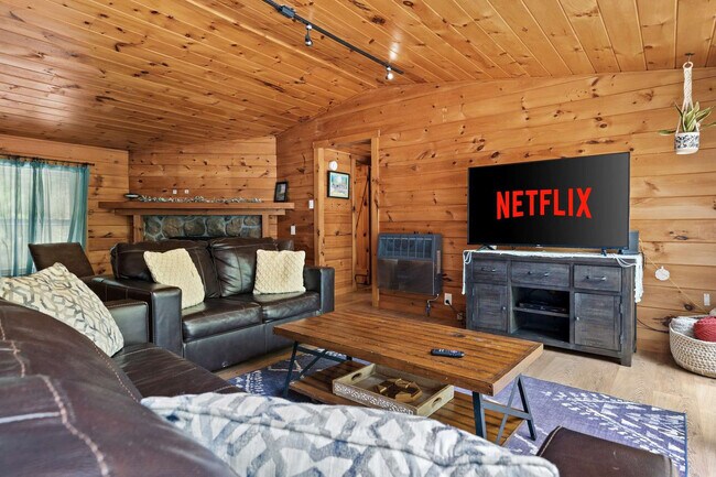 Foto del edificio - 1390 Snake Nation Rd