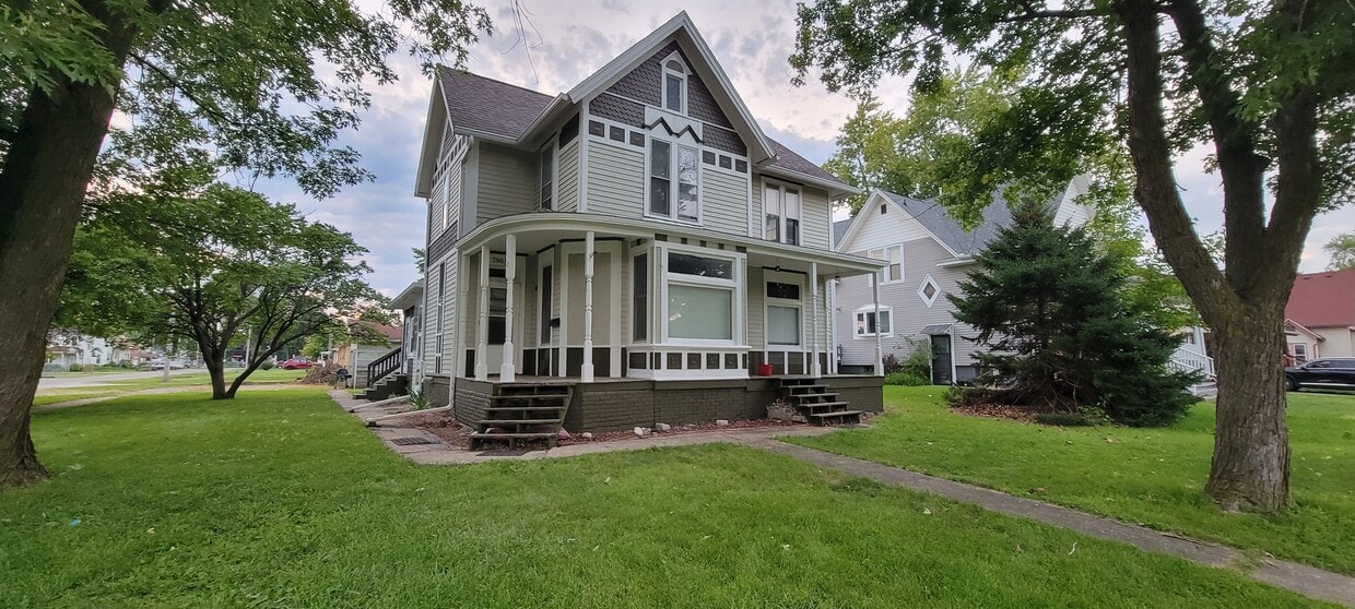 Primary Photo - 700 N Main St