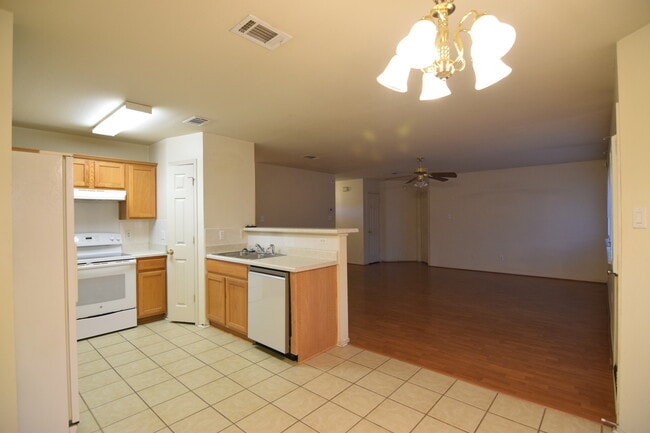 Building Photo - 1805 Agate Dr