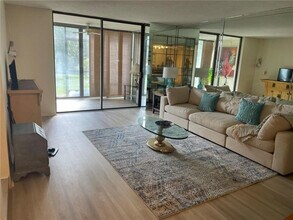 Building Photo - 3730 Inverrary Dr