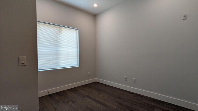 Foto del edificio - 2443 N Marshall St