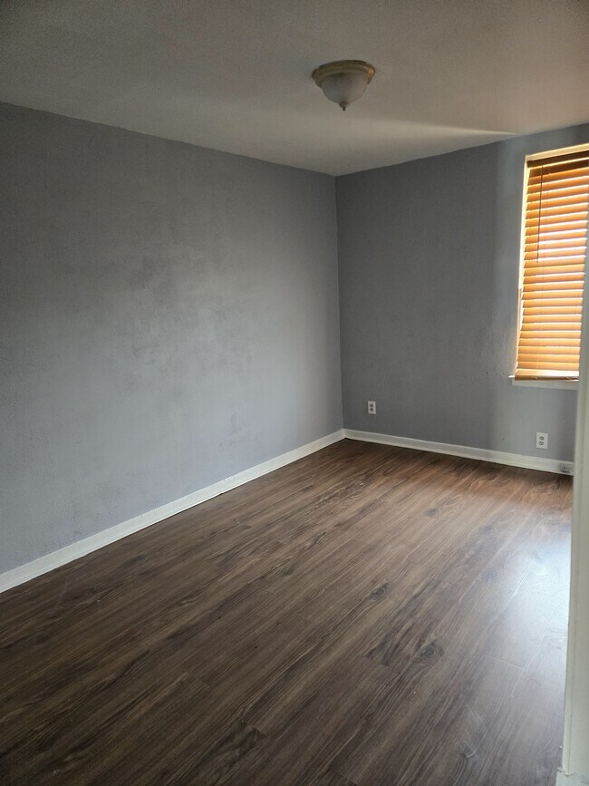 Bedroom #1 - 5125 Valley St