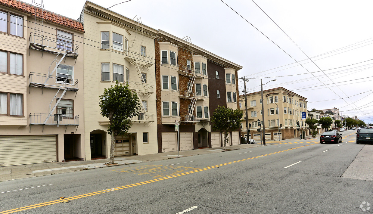 Building Photo - 5010 California St