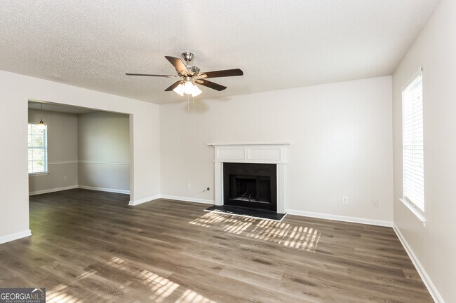 Building Photo - 1399 Crestlake Ct