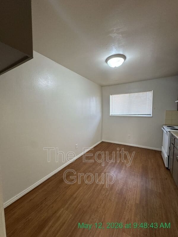 Building Photo - 806 S Court St