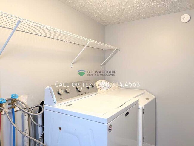 Foto del edificio - 15265 Lincoln Way W