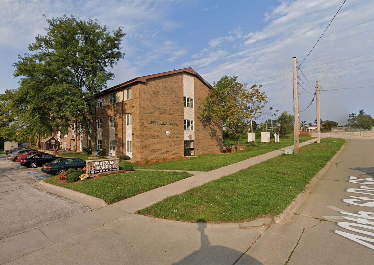 Foto del edificio - 205 40th St Dr SE