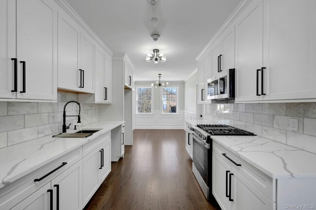 Foto del edificio - 74 Nelson Ave