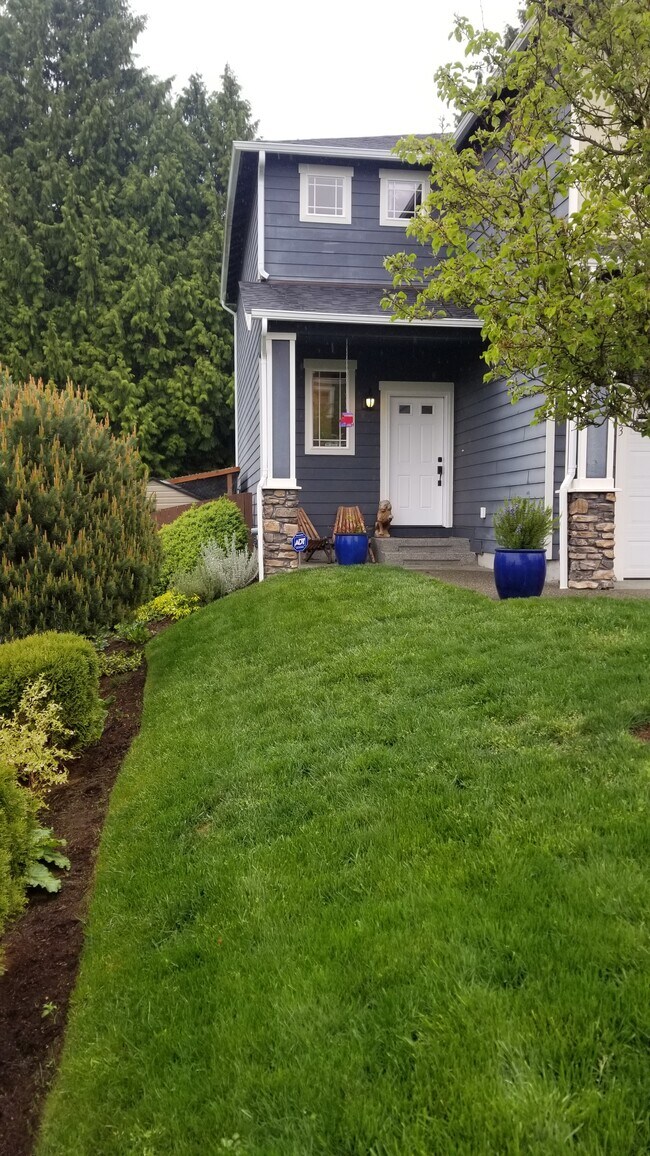 Foto del edificio - 1033 Chelan Ave NE
