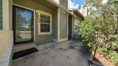 Building Photo - 742 Crown Point Dr
