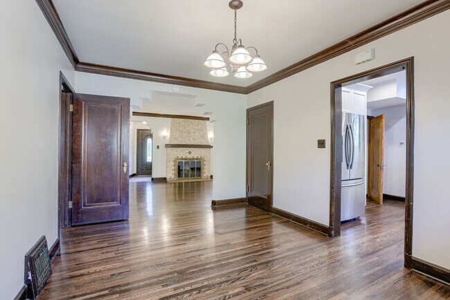 Building Photo - Beautiful 3 Bedroom In Happy Hollow!!
