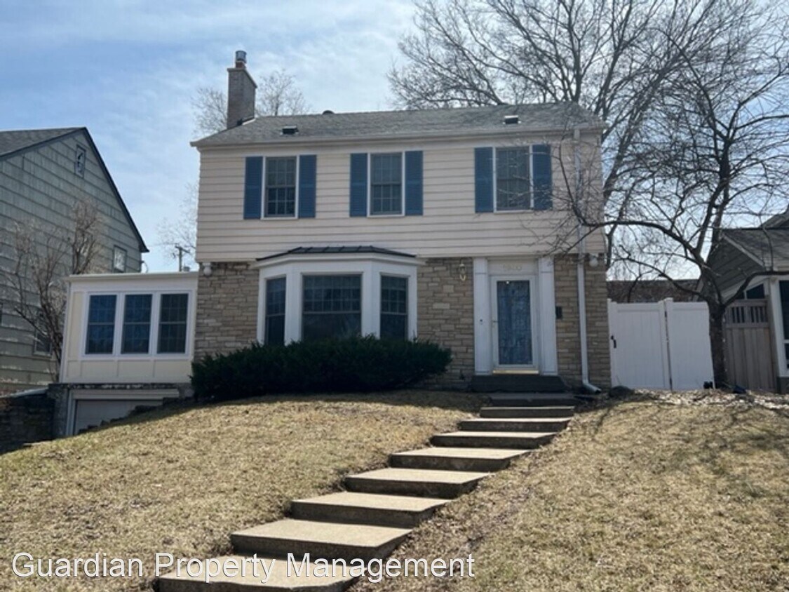 3 br, 1.5 bath House 1940 Pinehurst Ave House Rental in Saint Paul